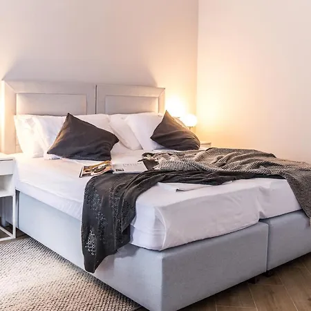 Dolac Apartment *
